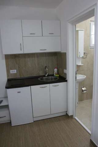 Гостевой дом Zigovic Apartmani Бар Семейный номер с боковым видом на море-3