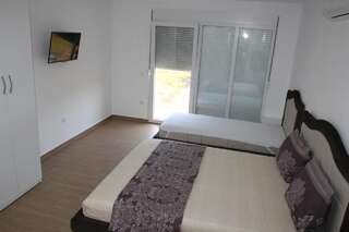 Гостевой дом Zigovic Apartmani Бар Семейный номер с боковым видом на море-4