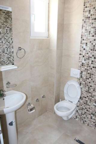 Гостевой дом Zigovic Apartmani Бар Семейный номер с видом на море-2