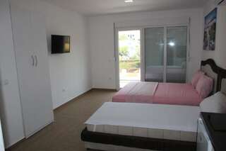 Гостевой дом Zigovic Apartmani Бар Семейный номер с видом на море-4