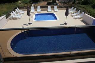 Гостевой дом Zigovic Apartmani Бар Номер с кроватью размера «queen-size» и видом на бассейн-1